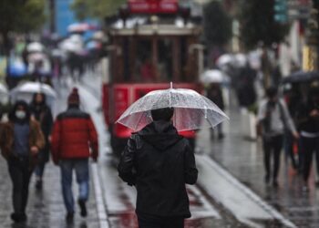 Meteoroloji İstanbul için saat verdi: Çok kuvvetli sağanak geliyor