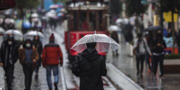 Meteoroloji İstanbul için saat verdi: Çok kuvvetli sağanak geliyor
