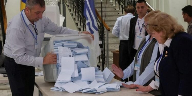 Moldova’da olaylı seçim: Katılım oranı yüzde 52 oldu