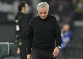 Mourinho salgın hastalığın pençesinde: Maça çıkmak istemiyorlar