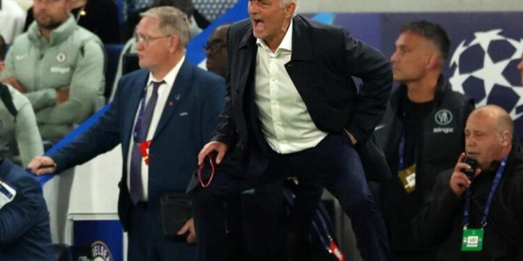 Mourinho’dan 1-0’lık Chelsea yenilgisi sonrası olay Kerem Aktürkoğlu çıkışı