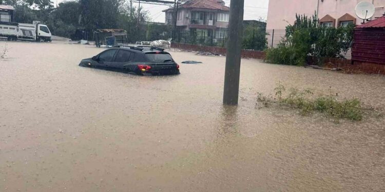 Muğla’yı sağanak ve fırtına vurdu!