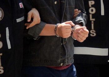 Muş’ta ele geçirildi: Tezek yığınının altından çıkanlar şoke etti