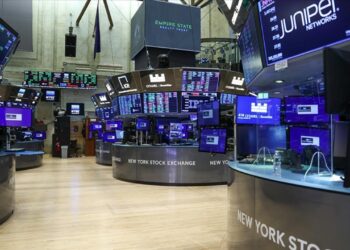 New York borsası Fed Başkanı Powell’ın açıklamaları öncesi karışık seyirle açıldı