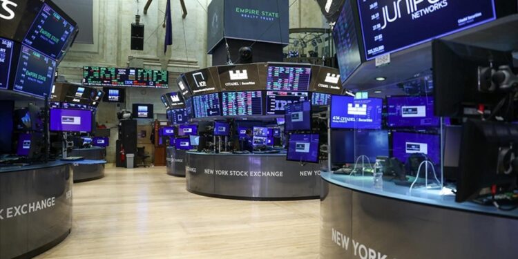 New York borsası Fed Başkanı Powell’ın açıklamaları öncesi karışık seyirle açıldı