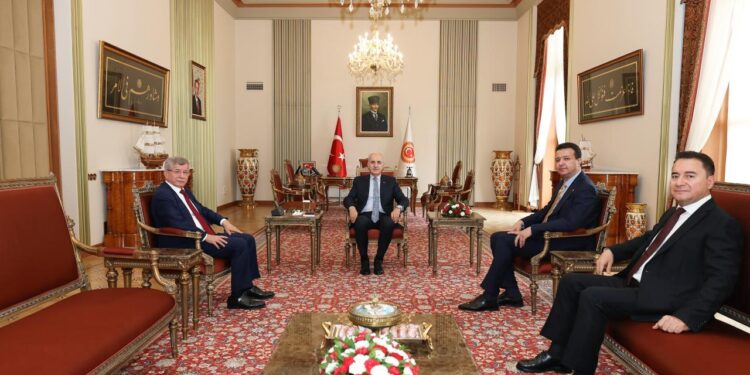 Numan Kurtulmuş; Arıkan, Babacan ve Davutoğlu’nu kabul etti