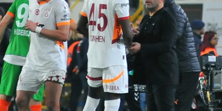 Okan Buruk’tan Liverpool maçı öncesi Osimhen’le özel görüşme