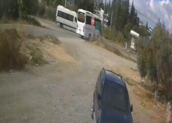 Okul servisiyle midibüs çarpıştı: 7 öğrenci yaralandı!