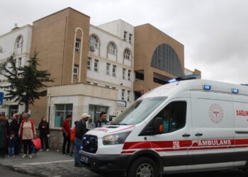 Okulda dehşet! Yangın ziline bastı, izdiham çıktı: 15 öğrenci yaralı