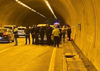 Otomobilin içerisinde silahlı kavga: 1 ölü, 1 yaralı