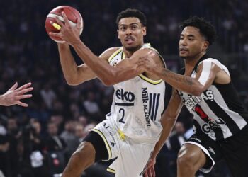 Potada kupa Fenerbahçe’nin! Derbide Beşiktaş’ı devirdi