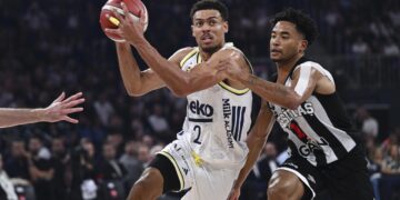 Potada kupa Fenerbahçe’nin! Derbide Beşiktaş’ı devirdi