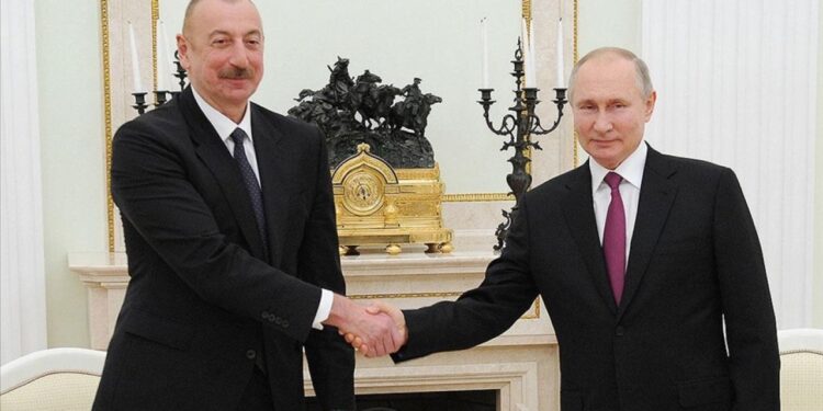 Putin ve Aliyev Duşanbe’de bir araya geldi