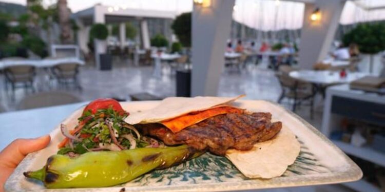 Restoranlar fiyat frenine bastı!