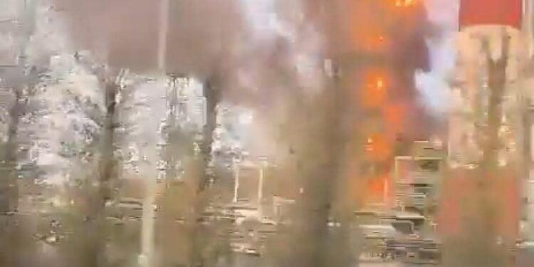 Rusya’da petrol rafinerisinde yangın