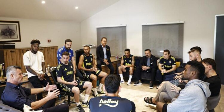 Sadettin Saran futbolcularla bir araya geldi