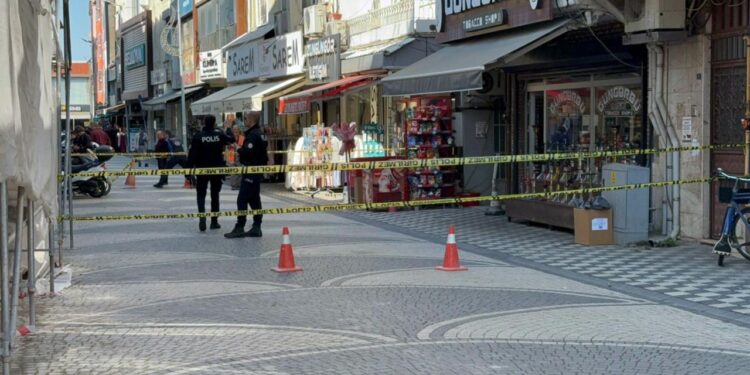 Sakarya’da korku dolu anlar: Bina çatırdamaya başladı, acil tahliye edildi