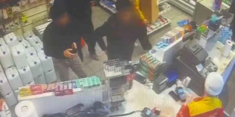 Serdar Öktem cinayeti şüphelilerin saldırıdan önce alışveriş yaptığı anların videosu