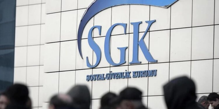 SGK emekli ve çalışanları uyardı: Hizmet dökümünüzü kontrol edin!