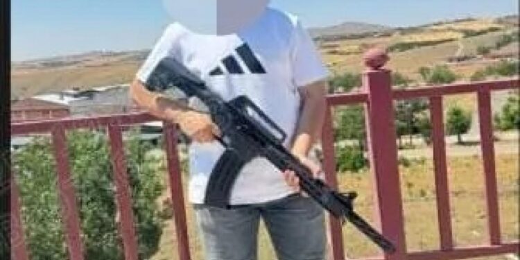 Silahlı paylaşım yapan çetelere operasyon