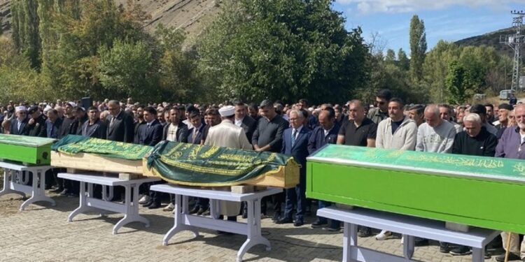 Sivas’ta kazada ölen 4 kişi toprağa verildi