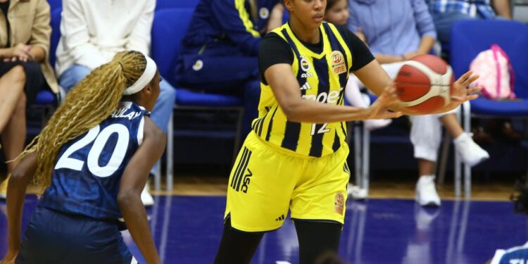 Son şampiyon parkeye indi: İlk maçta hata yapmadılar