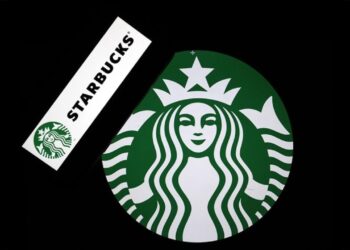 Starbucks küçülüyor: Dükkanları kapatıp çalışanları çıkaracak!