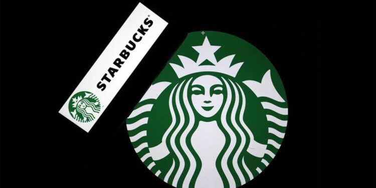 Starbucks küçülüyor: Dükkanları kapatıp çalışanları çıkaracak!