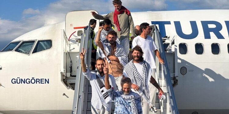 Sumud aktivisti 137 kişi, sağlık kontrolü için Adli Tıp Kurumu’na geldi