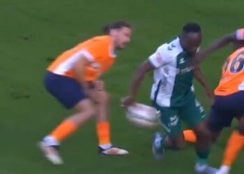 Süper Lig ekibi hakeme isyan etti! ‘Türk futbolunda bugün elle asist yapıldı’