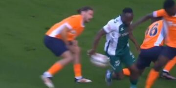 Süper Lig ekibi hakeme isyan etti! ‘Türk futbolunda bugün elle asist yapıldı’