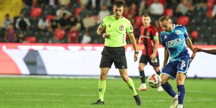 Süper Lig ekibinden hakeme çok sert tepki! Açıklamada dikkat çeken Fenerbahçe detayı