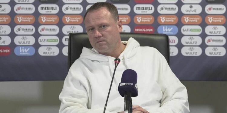 Süper Lig ekibinin hocası ‘Bir numaralı eşek benim’ diyerek isyan etti!