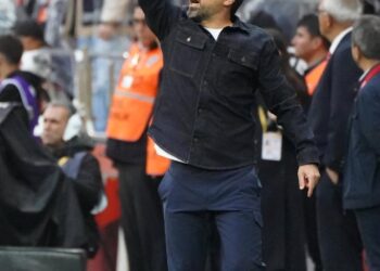 Süper Lig hocasına gazetecilerden ilginç protesto: 25 saniyelik toplantı