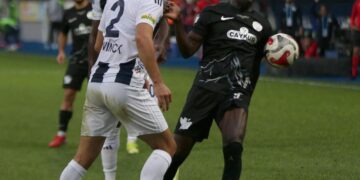 Süper Lig’de kıran kırana geçen maç: 90+3’te yıkıldılar