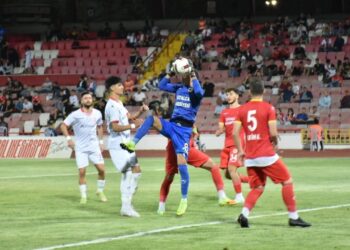 Süper Lig’in eski efsanesi korner kuralına takıldı: Yönetim istifa etti