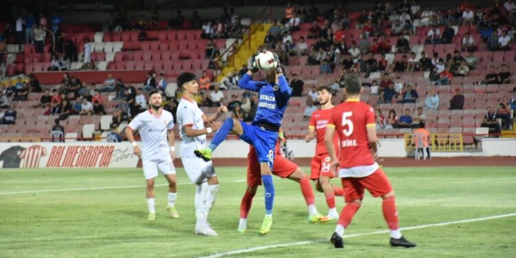 Süper Lig’in eski efsanesi korner kuralına takıldı: Yönetim istifa etti