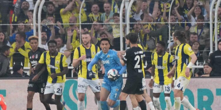 Tam da Avrupa maçı öncesi: Fenerbahçe’nin yıldızı sakatlandı