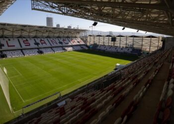 Tarihi stat 4 hafta kapalı! 2 efsane takım dümen kıracak