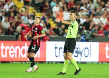 Tecrübeli yıldız canlı yayında çıldırdı! ‘Kariyerimde yaşadığım en kara gece’