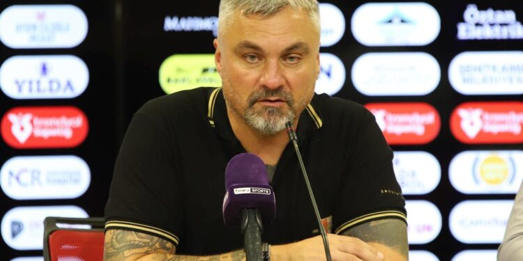 Thomas Reis’ten Süper Lig için hakem eleştirisi: Ben Almanya’dan geliyorum….