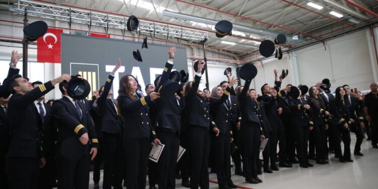 THY’nin yeni pilotları mezun oldu
