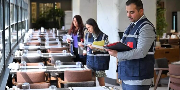 Ticaret Bakanlığı harekete geçti: Suya fahiş fiyat uygulayanlara ceza yolda