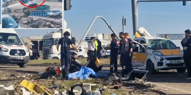 Tır Taksiyle Hafif Ticari Araca Çarptı: Ölü ve Yaralılar