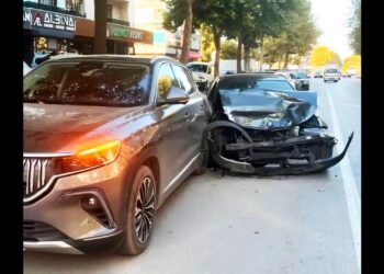 Togg’a çarpan BMW paramparça oldu! Sosyal medyayı sallayan görüntü