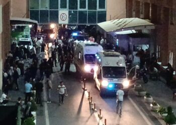 Trafik kazası sonrası bıçaklı kavga: Biri ağır, 2 yaralı