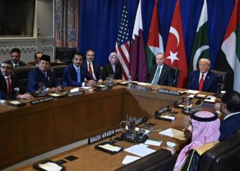 Trump-İslam ülkeleri ve Trump-Avrupalılar! İki fotoğrafta büyük fark