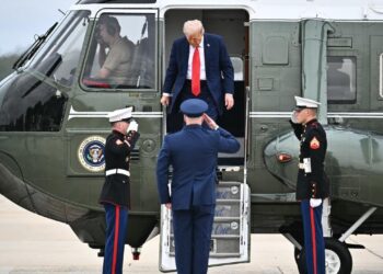 Trump’ın helikopterine lazer tuttu, Gizli Servis alarma geçti