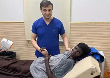 Türk hekimden Somali’de bir ilk! Kanser hastasına umut oldu