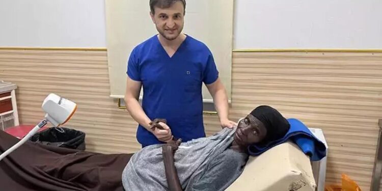 Türk hekimden Somali’de bir ilk! Kanser hastasına umut oldu